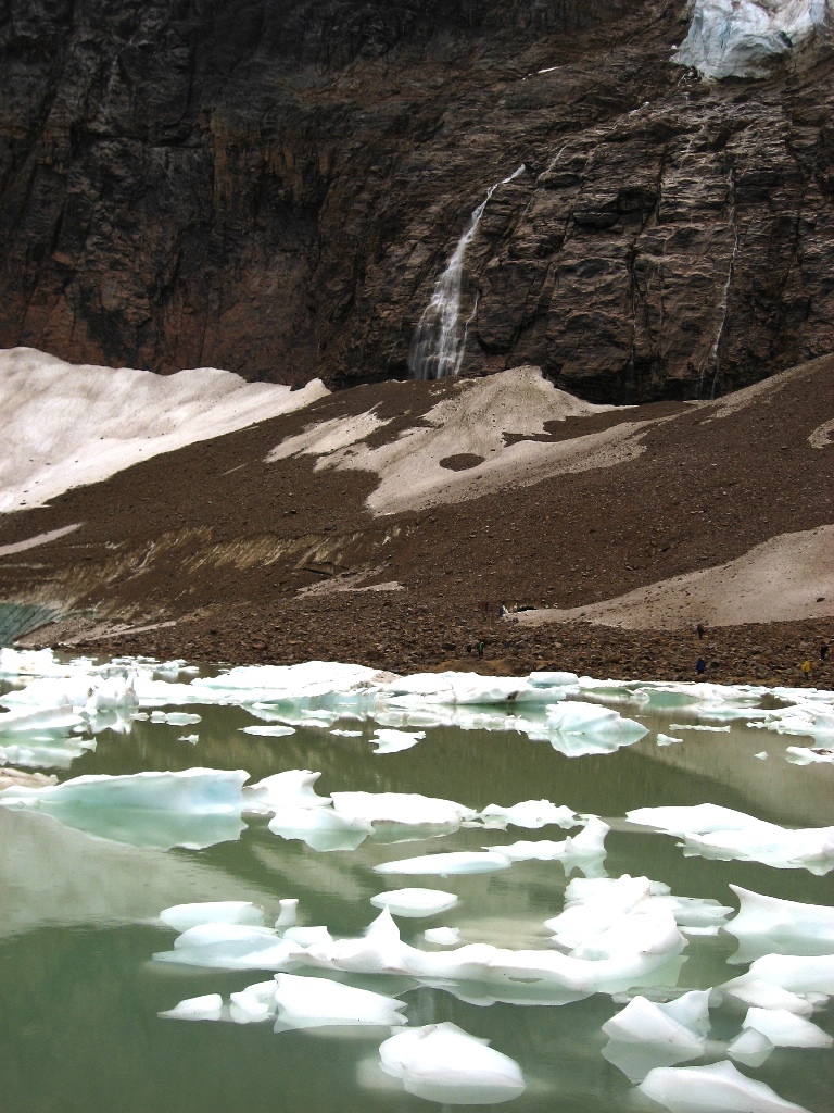 icebergs \n (Click for next picture)