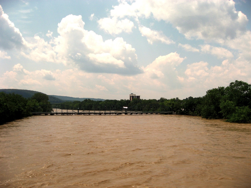 Washington Street Bridge, Friday afternoon \n (Click for next picture)